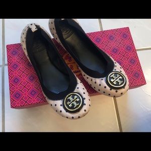 Tory Burch Caroline 2 pink with black dots sz 6